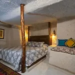 게스트하우스 Cave House 우치사르