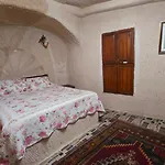 Cave House 우치사르
