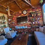 Cave House 우치사르
