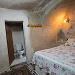 Cave House 우치사르