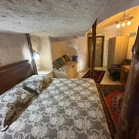 Cave House ゲストハウス 3*