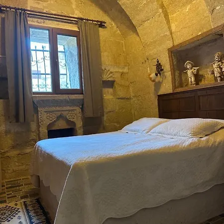 Cave House ゲストハウス 3*